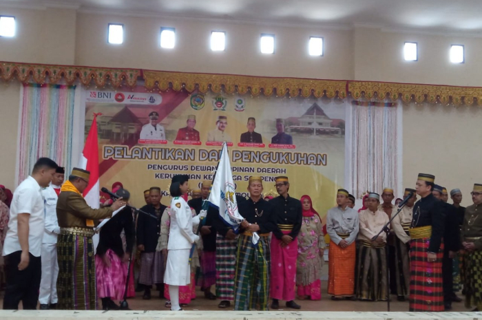 <p>Ket. Foto : Selesai Dilantik Menjadi Ketua DPD-KKS Parigi Moutong, Ardi Kadir Tegaskan Tujuannya Untuk Membuat Parimo Lebih Maju<br />
(Foto/gemasulawesi/Muhammad Rifai)</p>
