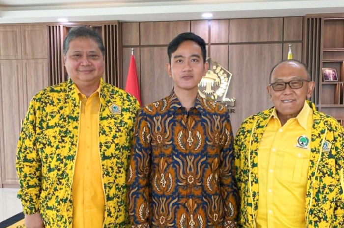 <p>Ket. Foto : Gibran Rakabuming Raka Disebutkan Tidak Berkomentar Banyak Terkait Penunjukannya Sebagai Cawapres Prabowo Saat Ditemui di Solo Tadi Pagi<br />
(Foto/X/@airlangga_hrt)</p>
