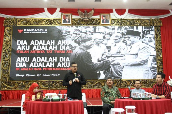 <p>Ket. Foto : Ini Perjalanan Karier Profesional Hasto Kristiyanto<br />
(Foto/X/@66Hasto)</p>
