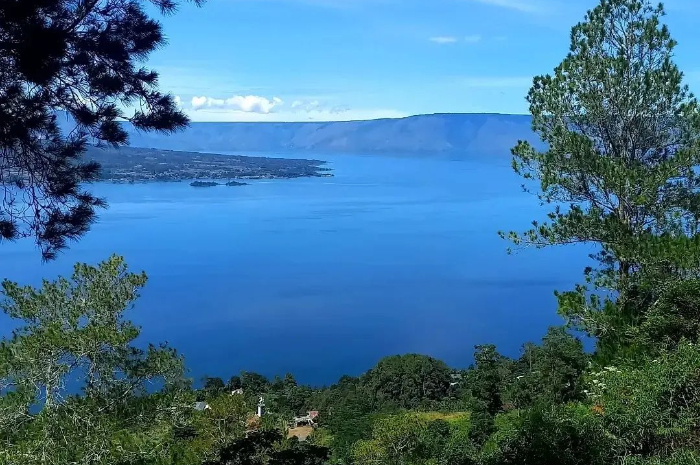 <p>Ket. Foto : Pemandangan Cantik Bukit Indah Simarjarunjung di Sumatera Utara<br />
(Foto/Instagram/@cy.elynnn)</p>
