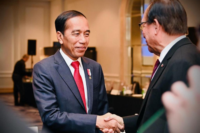 <p>Ket. Foto : Jokowi Melepas Bantuan Tahap Kedua untuk Palestina Hari Ini<br />
(Foto/X/@jokowi)</p>
