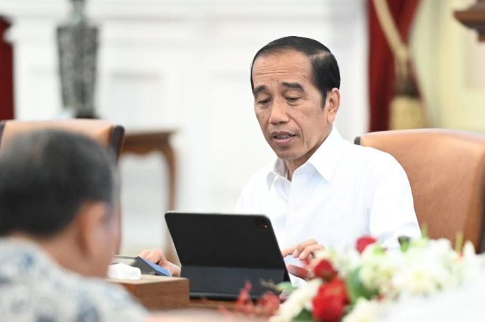 <p>Ket. Foto : Menanggapi Ditangkapnya Syahrul Yasin Limpo, Jokowi Menyatakan jika Proses Hukum Memang Harus Dijalani<br />
(Foto/Twitter/@jokowi)</p>
