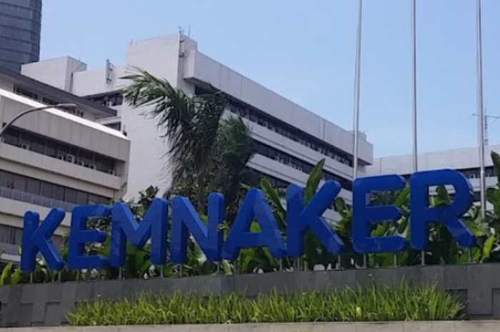 <p>Ket. Foto : Sekjen Kemenaker Yakin Akan Ada Kenaikan UMP Tahun Depan Melihat Geliat Ekonomi Masyarakat Sekarang<br />
(Foto/GMaps/@MufdiFirdaus)</p>
