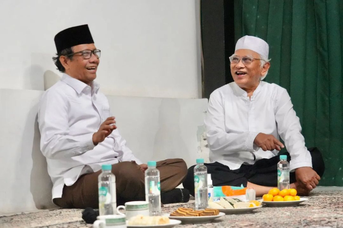 <p>Ket. Foto : Mahfud MD Nyatakan Telah Sering Bersilaturahmi ke Gus Mus<br />
(Foto/Instagram/mohmahfudmd)</p>
