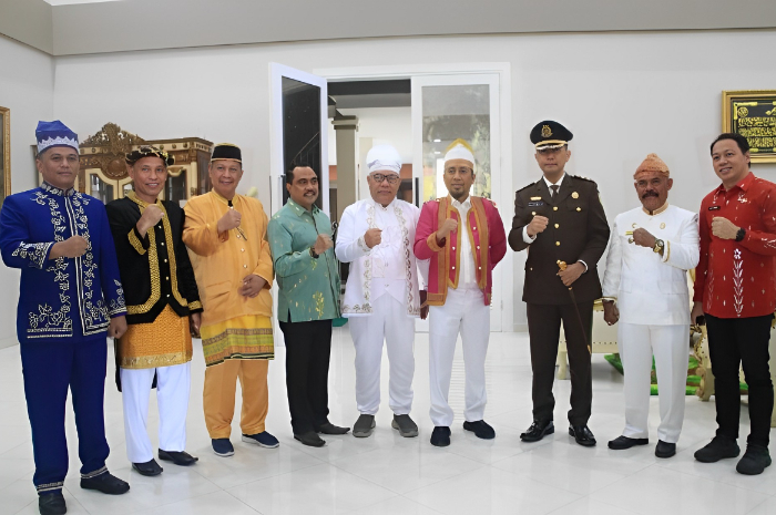 <p>Ket. Foto : Asisten Perekonomian dan Pembangunan Setda Kabupaten Parigi Moutong, Moh. Yasir, SE, MM Hadiri Peringatan HUT Kabupaten Banggai Kepulauan<br />
(Foto/Prokopim)</p>
