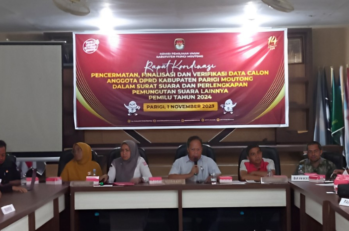 <p>Ket. Foto : Ketua KPU Parigi Moutong Berikan Sambutan di Rakor Data Calon Anggota DPRD Kemarin<br />
(Foto/ gemasulawesi/Muhammad Rifai)</p>
