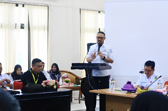 <p>Ket. Foto : Sekda Zulfinasran Nyatakan Pemda Parimo Masih Belum Dapatkan Data Akurat dari Sisi Ekonomi<br />
(Foto/Prokopim)</p>
