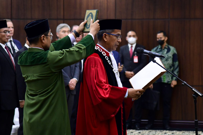 <p>Ket. Foto : Hakim Konstitusi Saldi Isra Menegaskan Jika Mahkamah Konstitusi Mengabulkan Gugatan Usia Capres dan Cawapres Adalah Pelanggaran Moral<br />
(Foto/X/@opiik_piss)</p>

