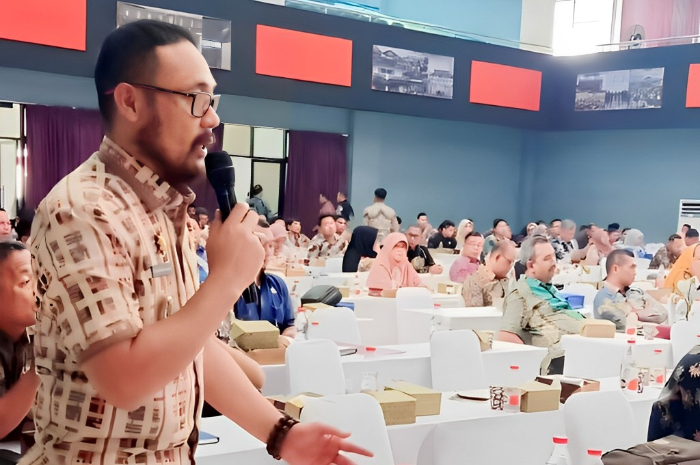 <p>Ket. Foto : Sekda Zulfirnasran Mengikuti Rakor Pembibitan di Kemenhub<br />
(Foto/Prokopim)</p>
