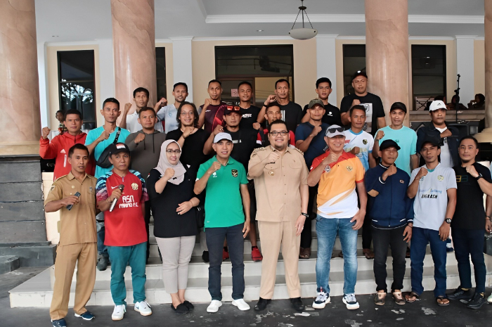 <p>Ket. Foto : PJ Bupati Parigi Moutong Melepas Tim Sepak Bola ASN Parimo<br />
(Foto/Prokopim)</p>
