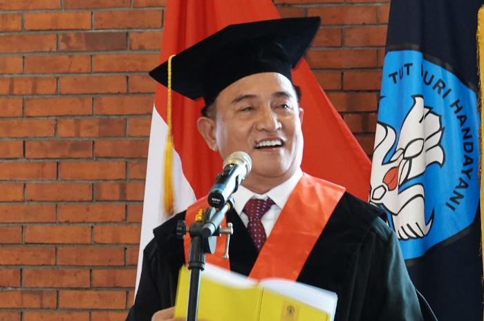 <p>Ket. Foto : Yusril Ihza Mahendra Menyebutkan Pihak yang Diuntungkan Harus Mempertimbangkan Dampak dan Kontroversi yang Timbul<br />
(Foto/Instagram/@yusrilihzamhd)</p>
