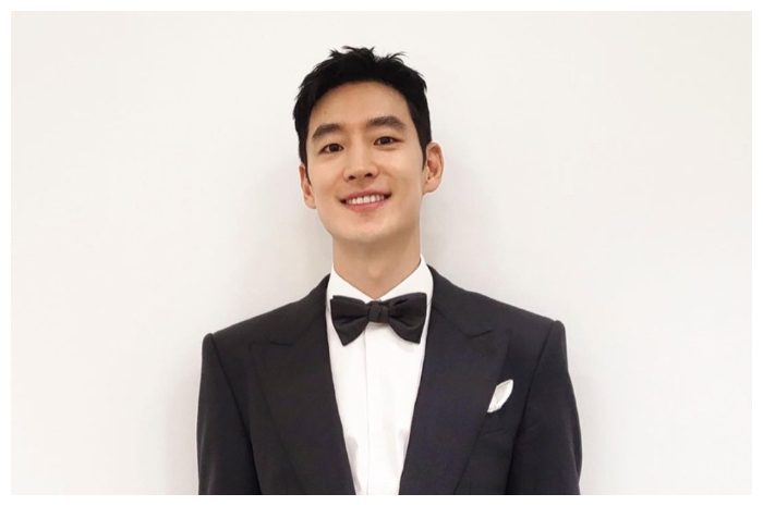<p>Ket Foto: Lee Je Hoon dekati Suzy saat acara Baeksang Award 2023 hingga buat netizen salfok (Foto/Instagram/@leejehoon_official)</p>