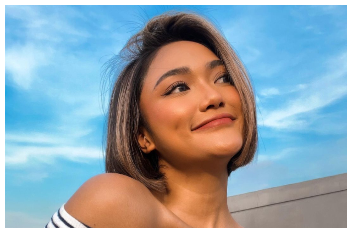 <p>Ket Foto: Marion Jola pamer liburan bersama keluarga di kampung halaman Kupang (Foto/Instagram/@lalamarionmj)</p>