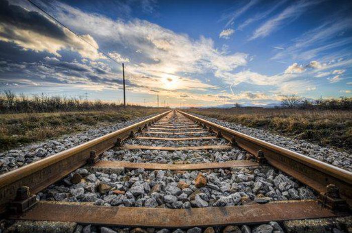 <p>Ket Foto: Rel kereta api (Foto Ilustrasi/pixabay)</p>