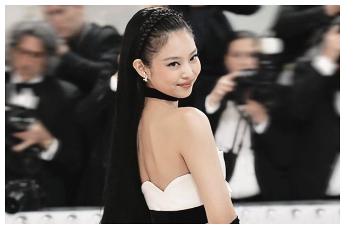 <p>Ket Foto: Jennie blackpink tunjukkan penampilan gaya minimalis saat berperan di iklan Calvin Klein (Foto/Instagram/@jennierubyjane) </p>
