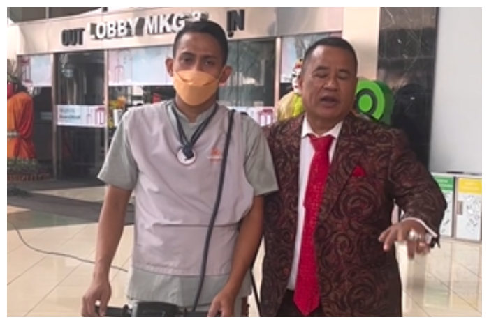 <p>Hotman Paris, Selebriti (Foto/Instagram/@hotmanparisofficial)</p>
