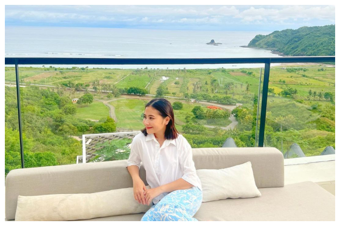 <p>Ket Foto: Prilly Latuconsina sebuta Reza Rahadian sebagai sosok suami idaman saat bermain filter tiktok (Foto/Instagram/@prillylatuconsina96)</p>
