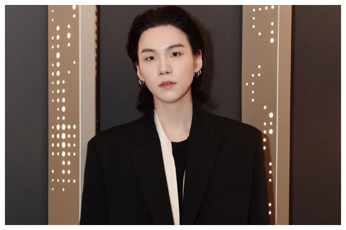 <p>Ket Foto: Suga member dari BTS akan adakan koser tour tunggal di Jakarta pada Mei 2023 (Foto/Instagram/@agustd)</p>
