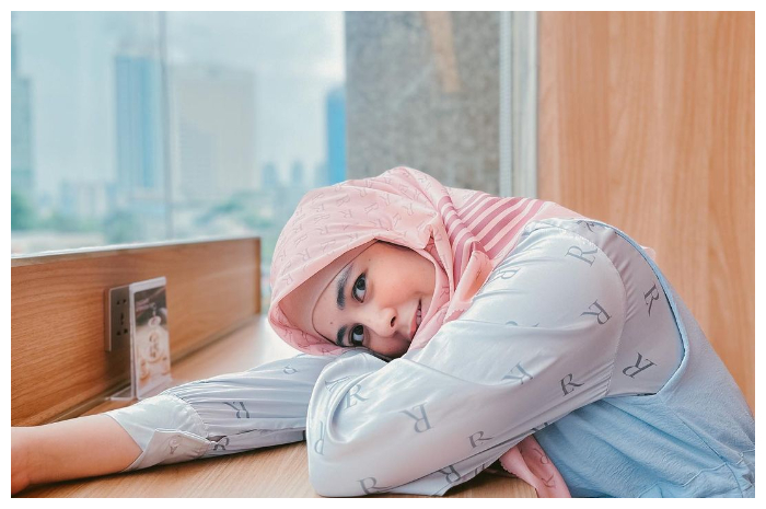 <p>Risty Tagor Ungkap Lebih Fokus Mengurus Sang Buah Hati Ketimbang Mencari Pendamping yang Baru<br />
Ket Foto: Risty Tagor akan lebih fokus prioritaskan ke sang anak ketimbang mencari pendamping hidup yang baru (Foto/Instagram/@ristytagor)</p>
