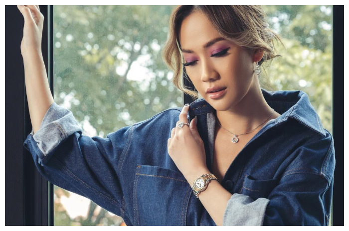 <p>Ket Foto: Bunga Citra Lestari tengah menjadi perbincangan netizen karena kenalkan kekasih barunya pada keluarga besar (Foto/Instagram/@bclsinclair)</p>
