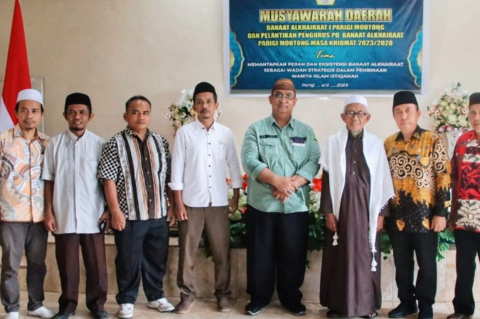 <p>Ket. Foto : Asisten II Adrudin Membuka Musyawarah Daerah Banaat Al Khairaat Parigi Moutong<br />
(Foto/Prokopim)</p>
