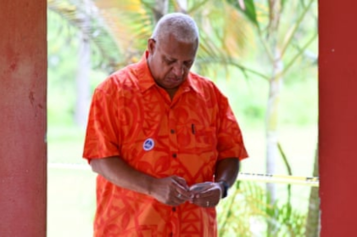 <p>Keterangan Foto: Frank Bainimarama mantan perdana menteri Fiji, (Foto:/Twitter/@helenlivingstone)</p>
