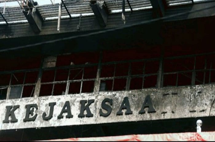 <p>Foto: Gedung Kejaksaan Agung yang Terbakar.</p>
