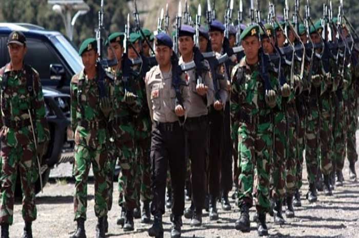 <p>Foto: Prajurit TNI dan Polri</p>
