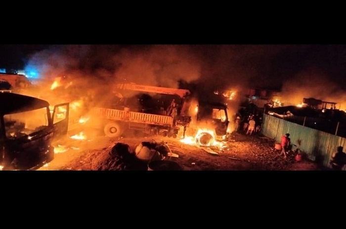 <p>Korban Luka Rusuh PT GNI Memar Bibir Hingga Luka Tusuk di Perut, Alat Berat dan Mess Karyawan Dibakar</p>
