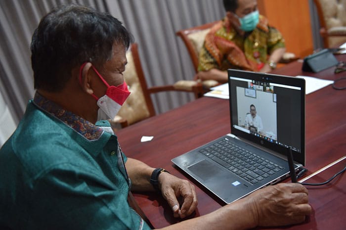 <p>Foto: Gubernur H Rusdy Mastura pada pertemuan Virtual bersama beberapa kepala daerah.</p>
