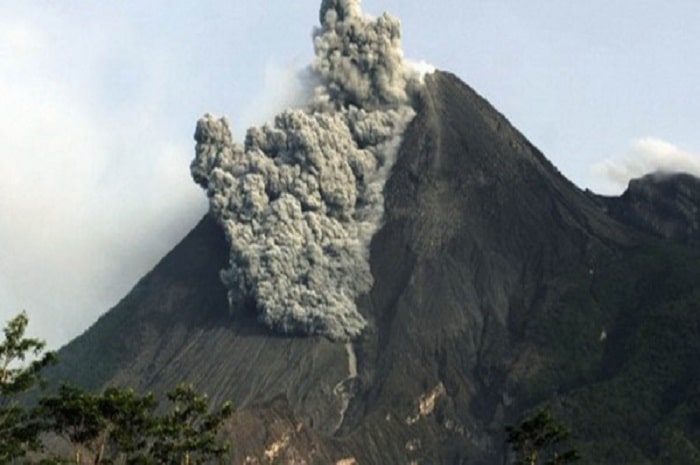 <p>Gunung Merapi Erupsi/istimewa</p>
