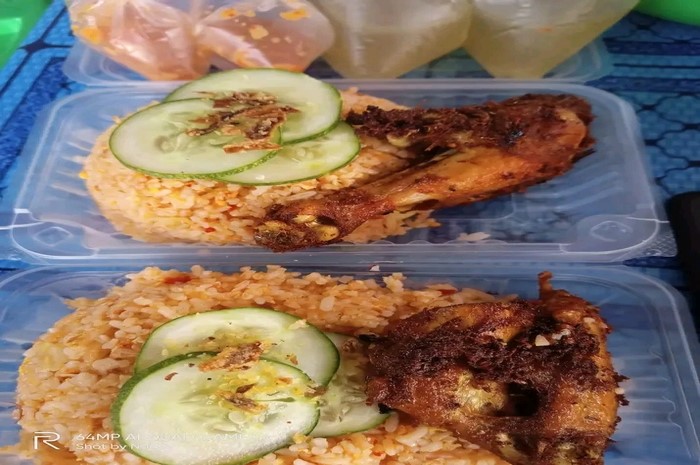 <p>Keterangan Foto : Nasi Goreng ayam rempah yang enak dan mudah dibuat, (Foto/Facebook/Nadia Mulya)</p>