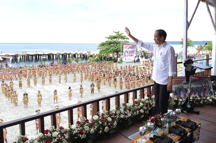 <p>Ket. Foto : Setelah dari Papua, Jokowi Akan Melanjutkan Kunjungan ke Kalimantan Barat<br />
(Foto/X/@jokowi)</p>
