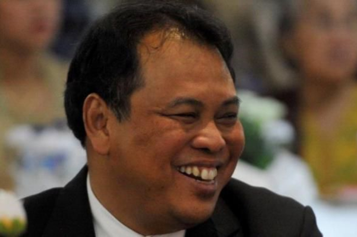 <p>Ket Foto: Hakim Konstitusi Arief Hidayat (Foto/Pinterest @mitacom)</p>
