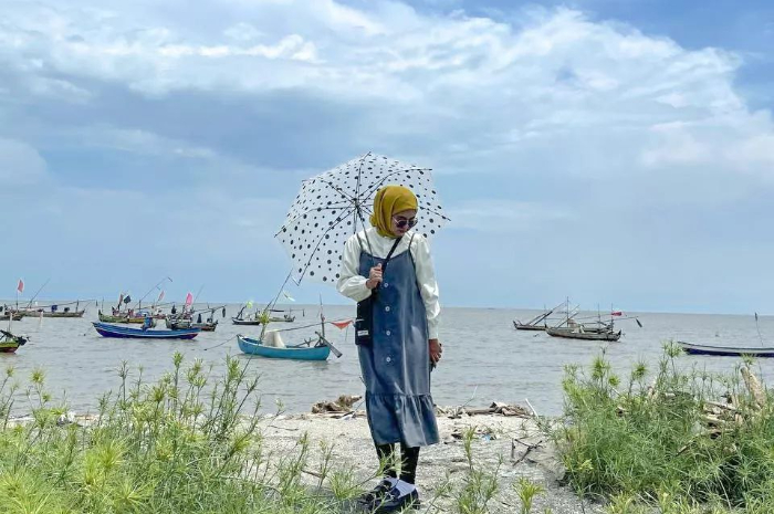 <p>Ket foto: Keindahan terpancar di wisata Pantai Watuprapat Pasuruan Jawa Timur (Foto/Instagram/aisyhh.i)</p>
