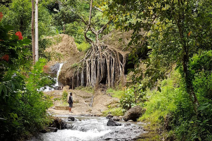 <p>Ket foto: Ademkan pikiran di wisata Air Terjun Curug Winong Wonosobo (Foto/Instagram/roys.iskandar)</p>
