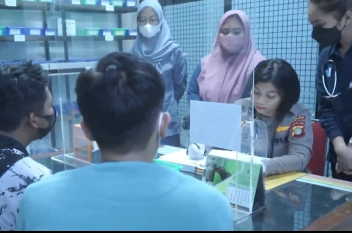 <p>Ket.Foto: 3 orang saksi yang merupakan korban TPPO Organ Ginjal diperiksa kepolisian (Foto/PMJ News)</p>
