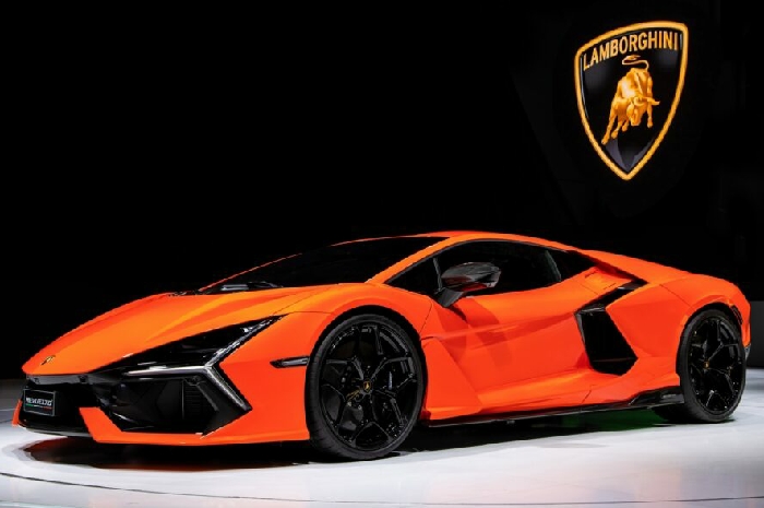 <p>Lamborghini Revuelto menjadi supercar hybrid yang bisa melesat (Foto/Carscoops) </p>
