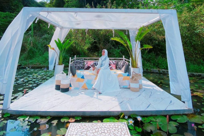 <p>Ket foto: Banyak spot foto menarik di wisata Oase Park Boyolali (Foto/Instagram/pimpom_prima)</p>

