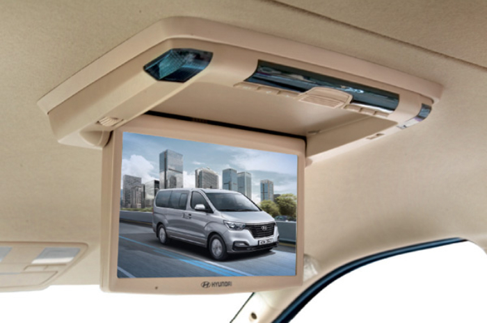 <p>Ket Foto: Roof Mounted LCD Monitor pada Hyundai H1 (Foto/Website Resmi Hyundai)</p>

