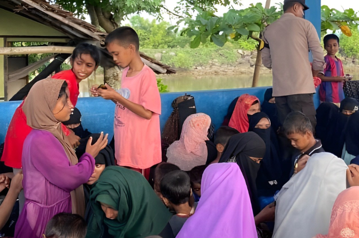 Ket. Foto : Komisi I DPR Nyatakan Warga Lokal Tetap Menjadi Prioritas Dibandingkan Pengungsi Rohingya (Foto/X/@UNinIndonesia)