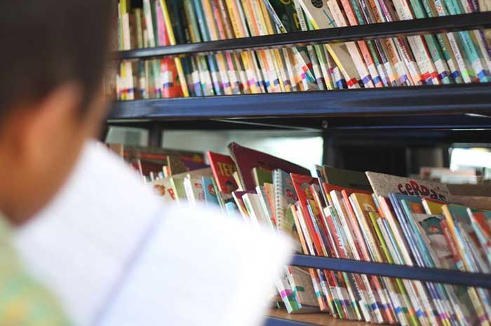 <p>Foto: Illustrasi buku dan bahan bacaan.</p>
