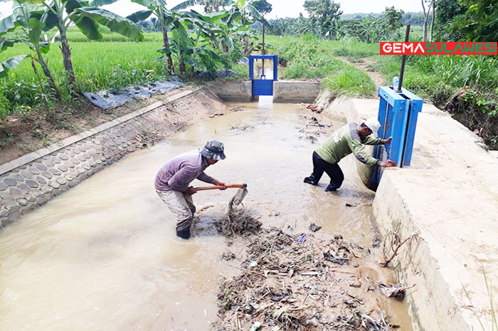 <p>Ilutrasi pemeliharaan irigasi.</p>
