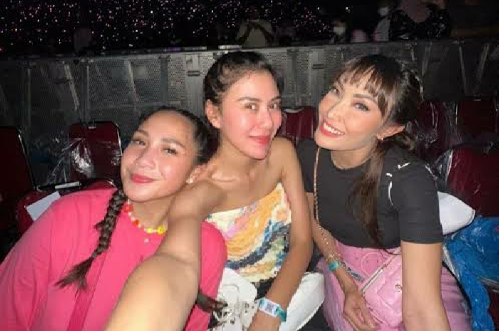Dari Ayu Ting Ting sampai Nagita Slavina Nonton BLACKPINK, Fix jadi BLINK!
