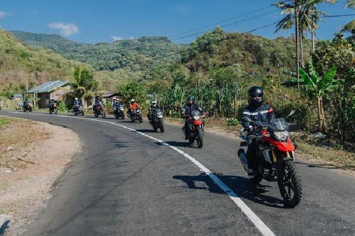 <p>Touring motor ke Labuan Bajo bisa menikmati perjalanan (Foto/Motorbaik)</p>
