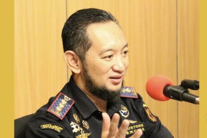 <p>Mantan Kepala Bea Cukai Makassar, Andhi Pramono, memiliki banyak mobil klasik di garasinya (Foto/Deddy) </p>

