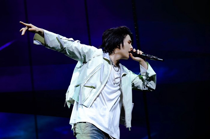 <p>Ket Foto: Suga BTS tanggapi Halsey yang mengatakan seperti saudara kembar saat konser di Amerika Serikat (Foto/Instagram/@agustd) </p>
