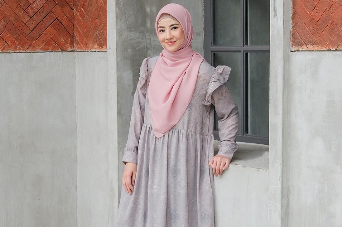 <p>Ket Foto: Netizen salfok dengan keberadaan Natasha Rizky yang mengenakan seragam kebaya di pernikahan Enzy Storia (Foto/Instagram/@natasharizkynew) </p>
