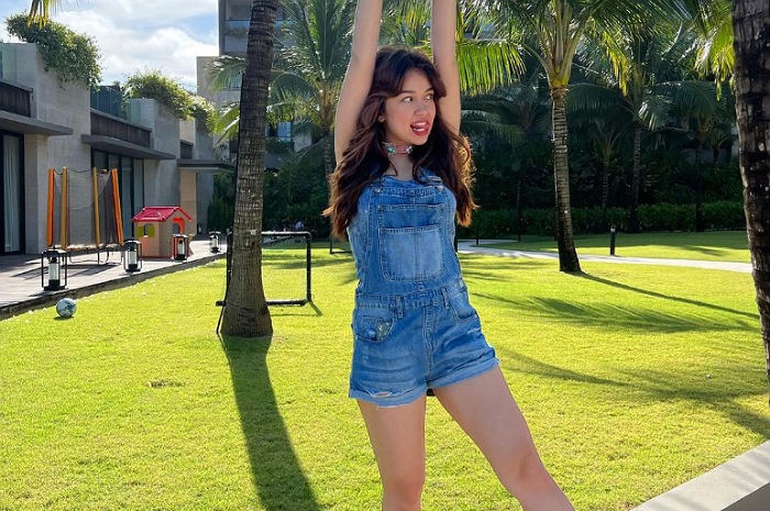 <p>Ket Foto: Rupanya pria yang sempat berdekatan dengan Rebecca Klopper terdapat empat orang (Foto/Instagram/@rklopper) </p>
