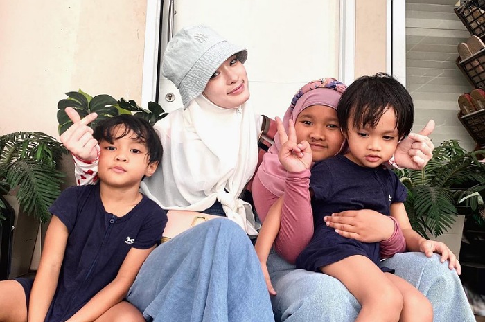 <p>Ket Foto: Inara Rusli serang Virgoun balik dan menuntut tujuh perkara menggugat cerai di pengadilan (Foto/Instagram/@mommy_starla) </p>
